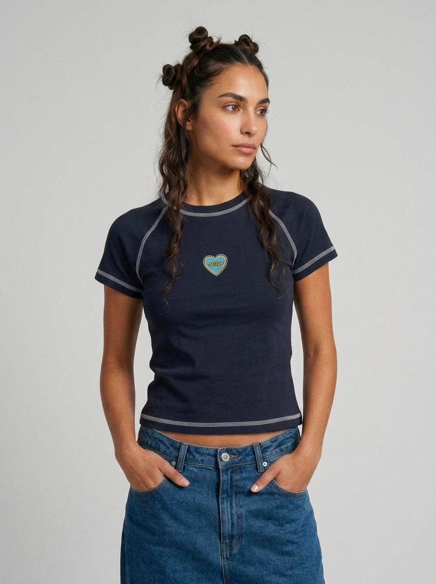Baby Tee DDP Heart 95 3 Couleurs Bleu Marine – vue portée trois-quarts