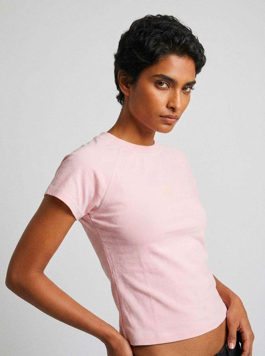Baby Tee DDP Heart 95 B&W Rose – vue portée trois-quarts