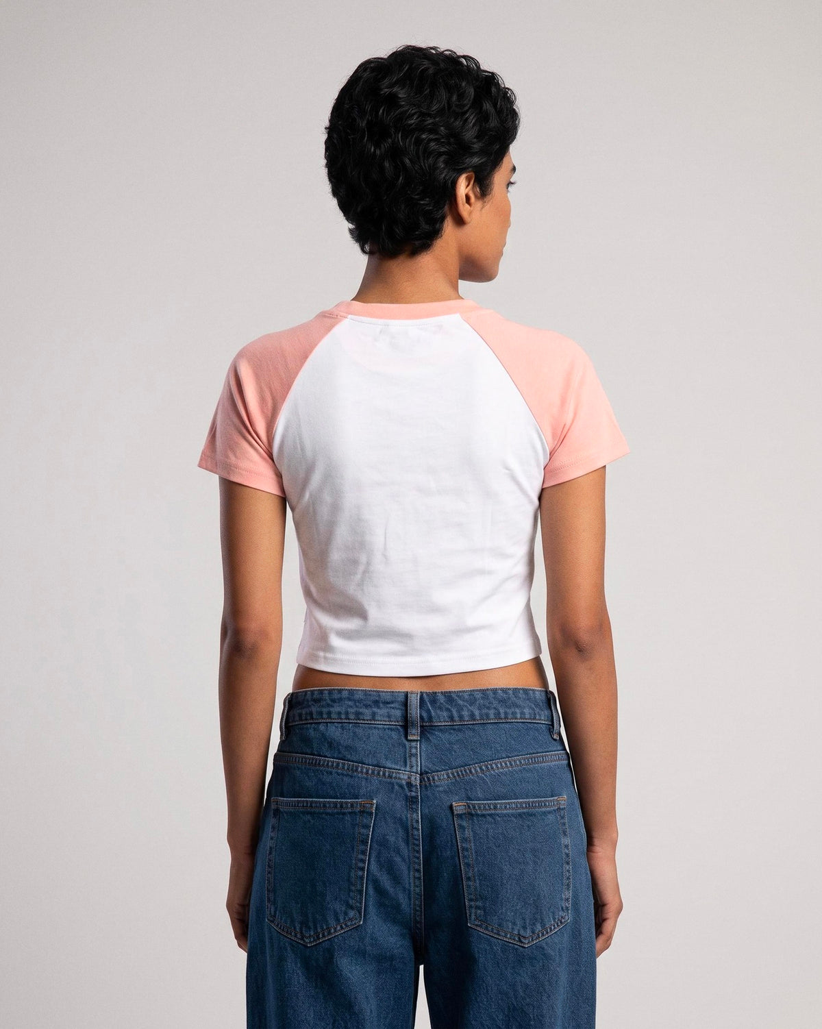 Baby Tee DDP La Vache Blanc / Saumon – vue portée dos